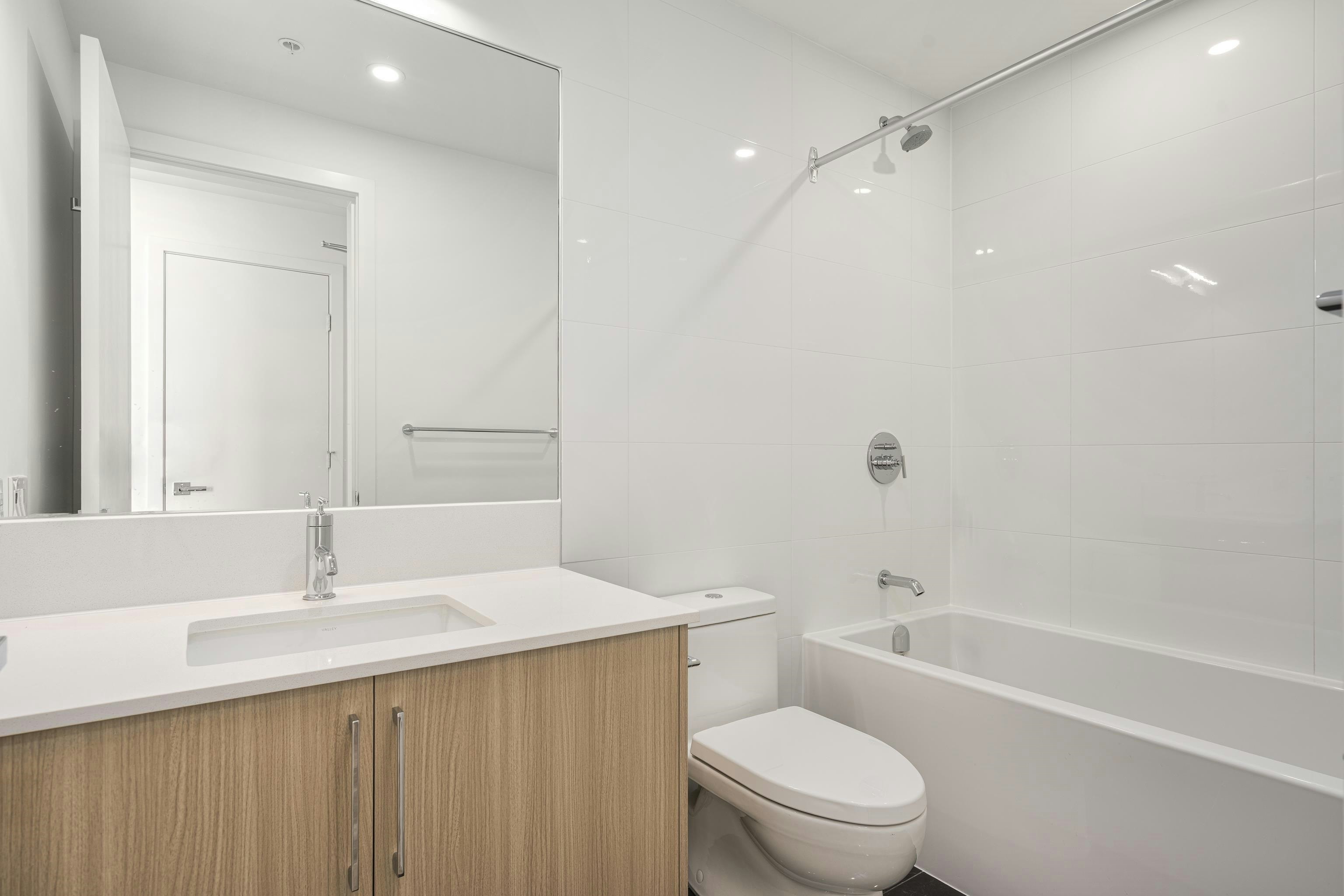 2801-9675 King George Boulevard - 5