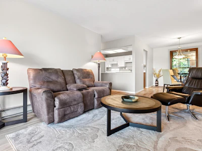 305-5360 205 Street - 5