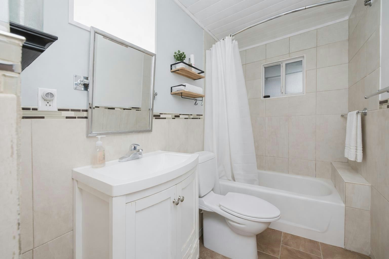 1405 Velvet Road, Gibsons, BC, V0N 1V0 - 28