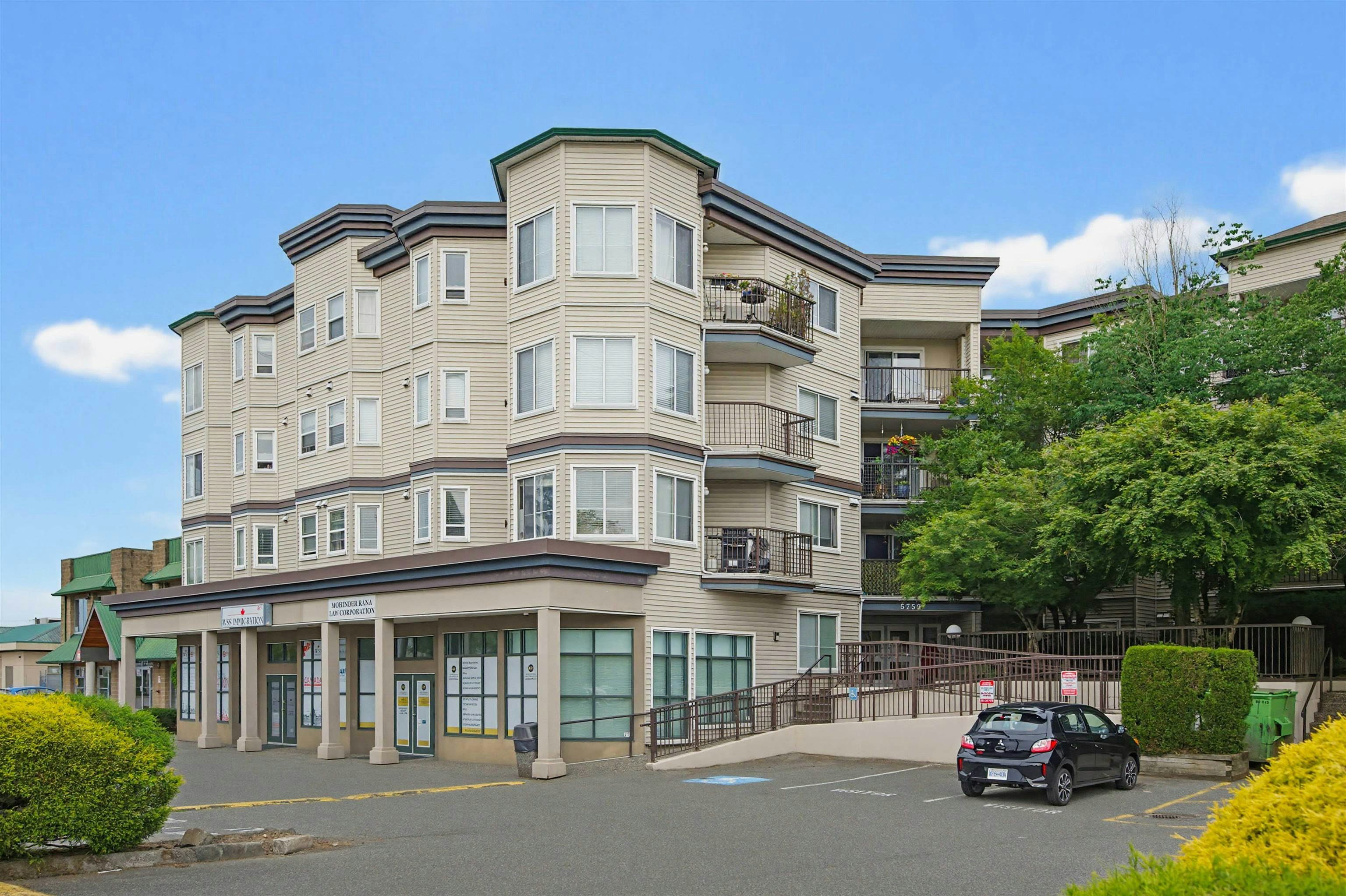 302-5759 Glover Road, Langley, BC, V3A 8M8