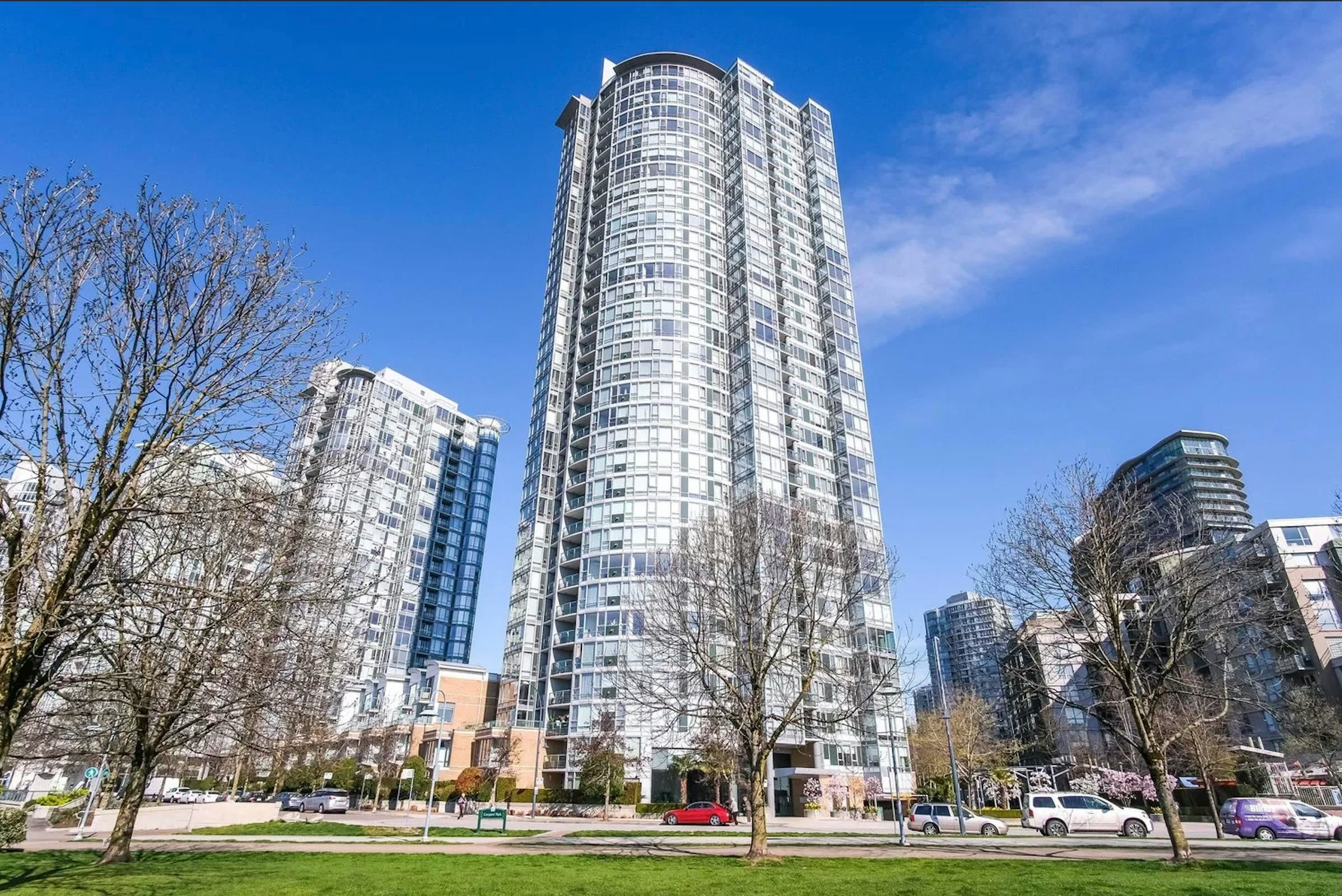 2P-1033 Marinaside Crescent - 3