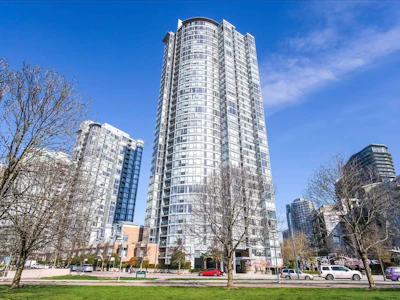 2P-1033 Marinaside Crescent - 3
