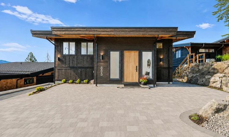 885 Rivendell Drive