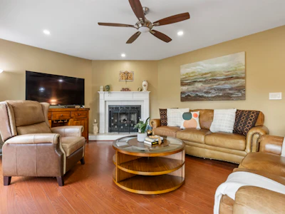 101-1180 Falcon Drive - 4