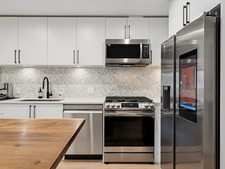 142-545 E 2nd Street, North Vancouver, BC, V7L 1E1 - 5