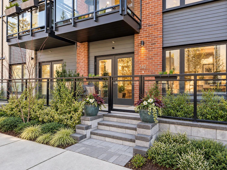 142-545 E 2nd Street, North Vancouver, BC, V7L 1E1