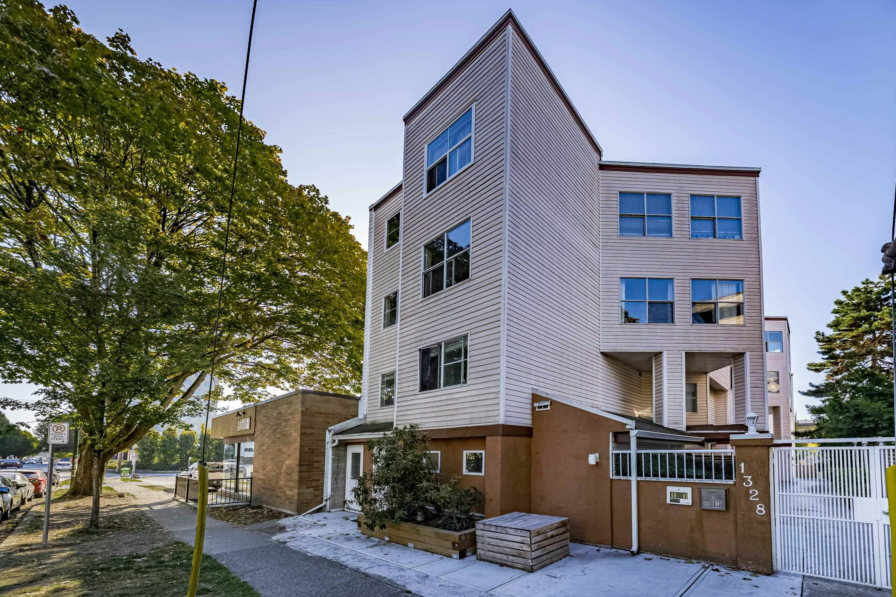 1-1328 W 73rd Avenue, Vancouver, BC, V6P 3E7