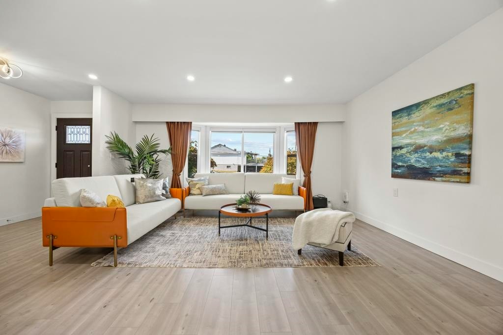 4936 Barker Crescent, Burnaby, BC, V5G 3G5 - 6