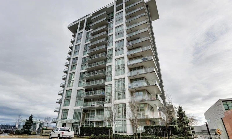 203-200 Nelson's Crescent