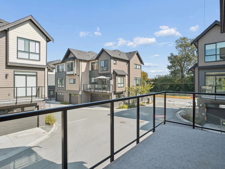 33-4337 Boundary Road, New Westminster, BC, V6V 1S8 - 33