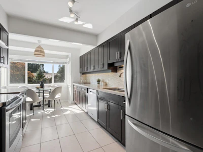 2288 Kings Avenue - 5