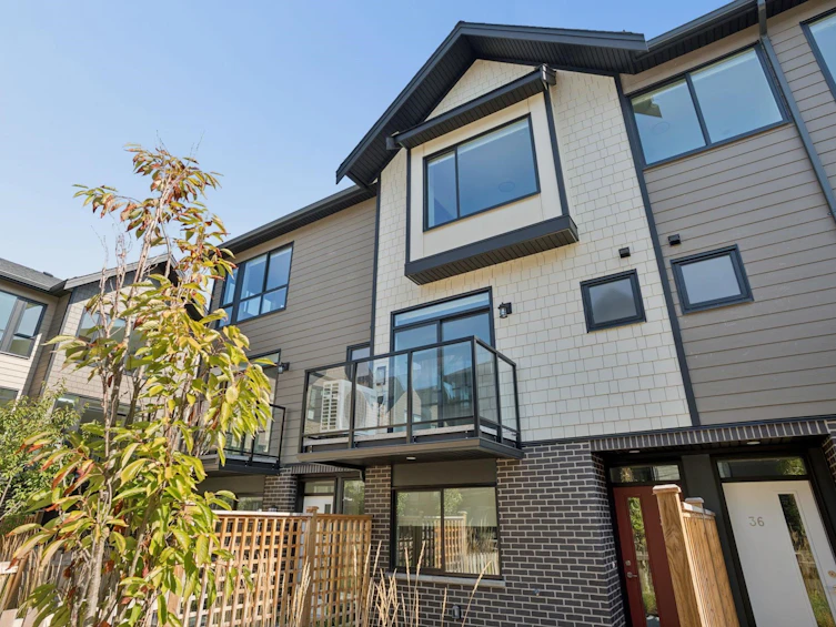 35-4337 Boundary Road, New Westminster, BC, V6V 1S8