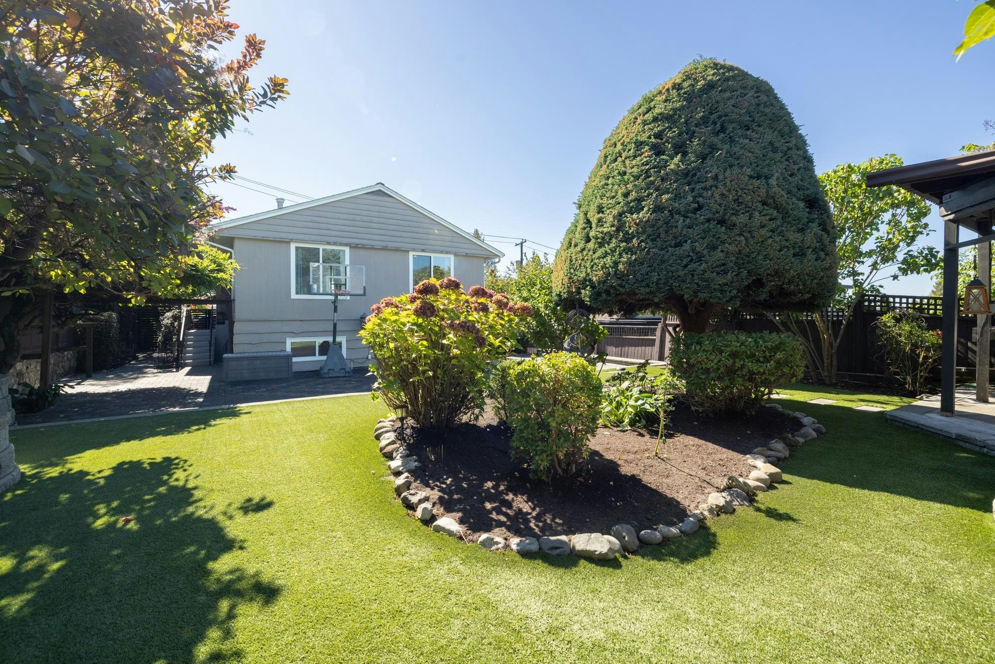 424 W Queens Road, North Vancouver, BC, V7N 2K7 - 12