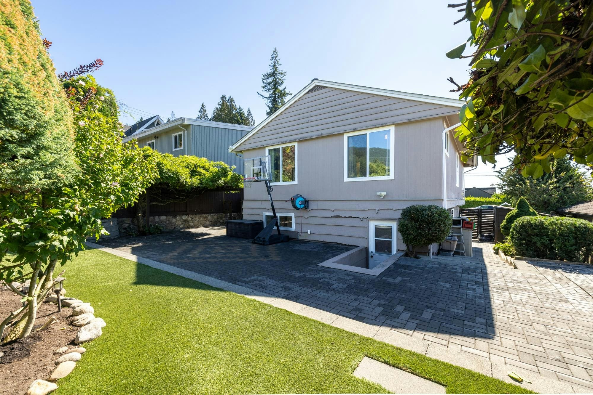 424 W Queens Road, North Vancouver, BC, V7N 2K7 - 39