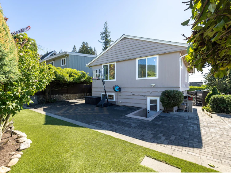 424 W Queens Road, North Vancouver, BC, V7N 2K7 - 39