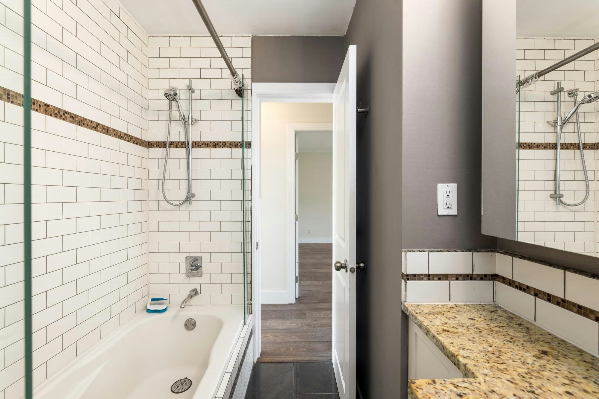 424 W Queens Road, North Vancouver, BC, V7N 2K7 - 30