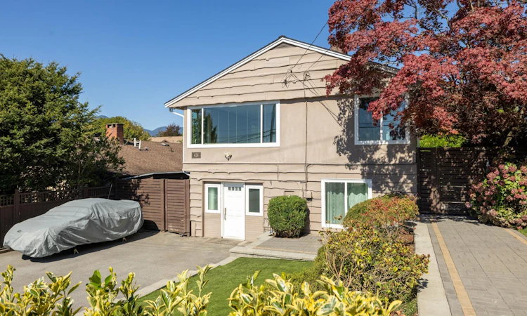 424 W Queens Road