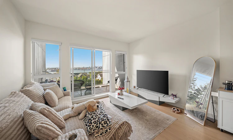 309-422 E 3rd Street