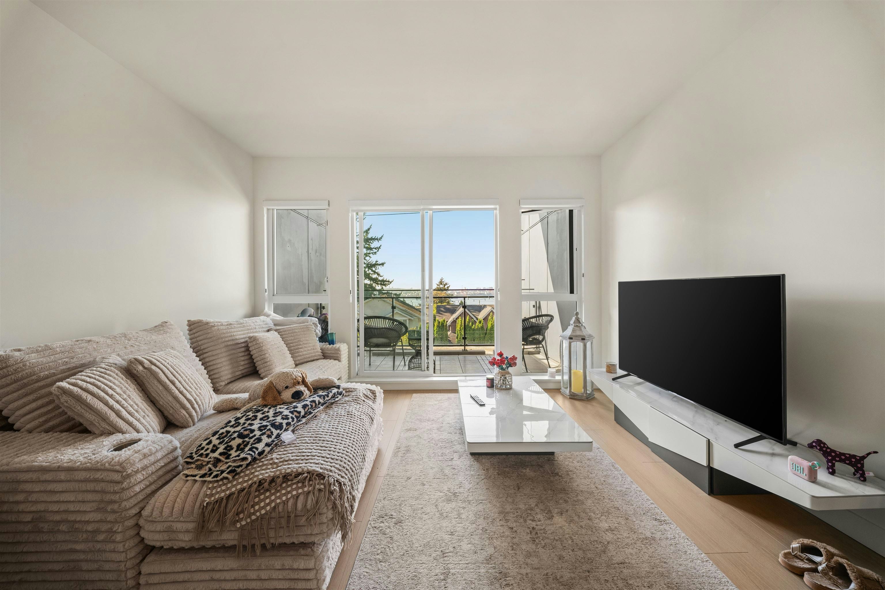309-422 E 3rd Street - 2