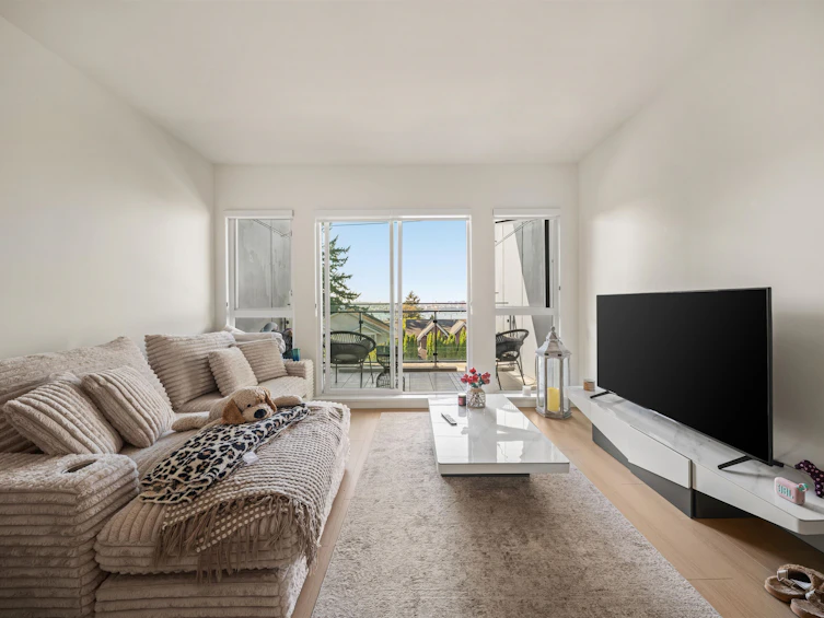 309-422 E 3rd Street, North Vancouver, BC, V7L 0K1 - 2