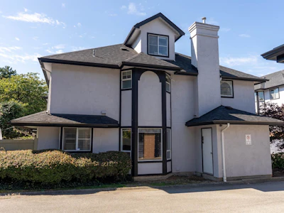 54-8120 General Currie Road - 2