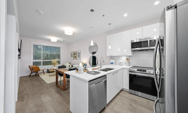 215-7375 Horne Street