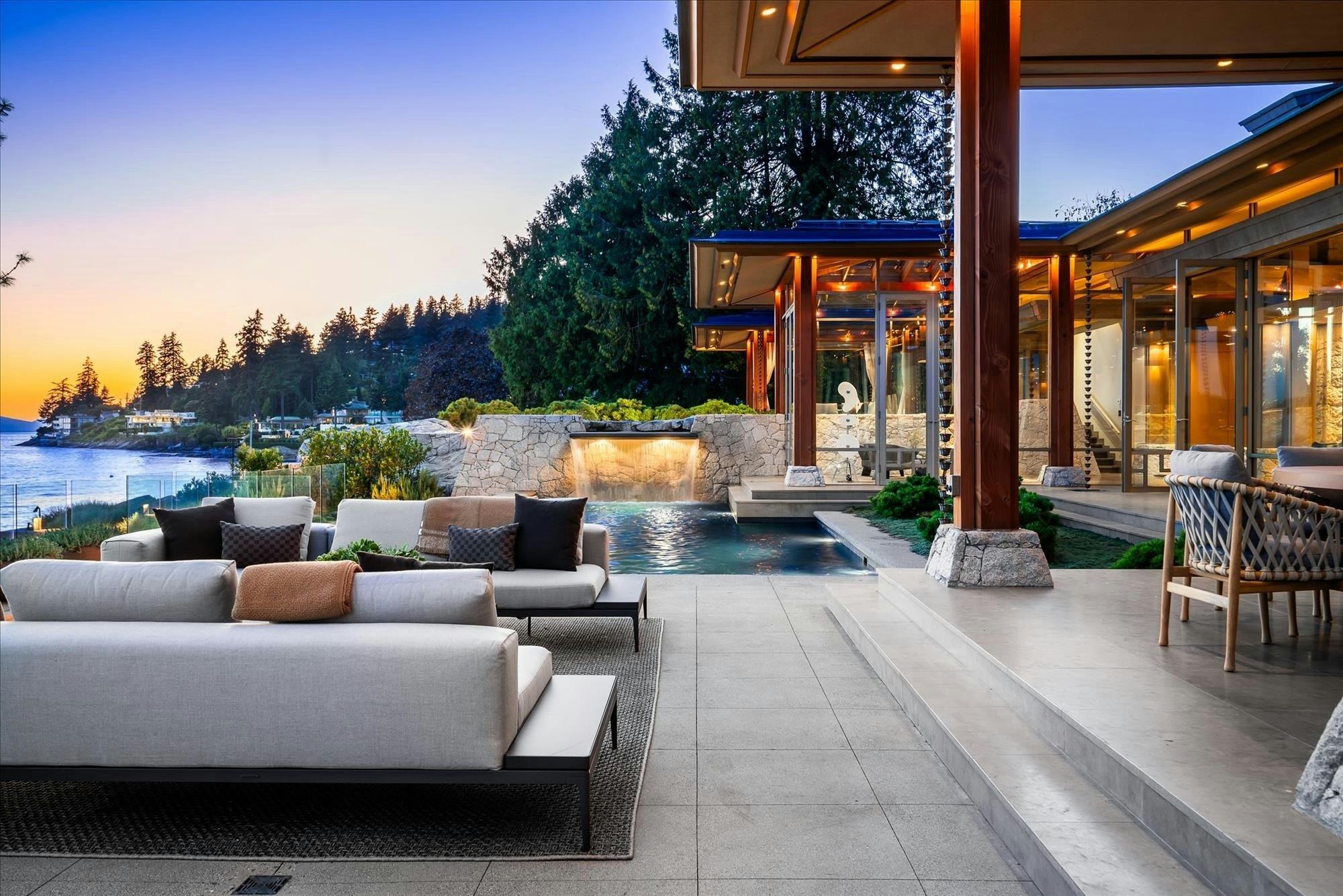 3330 Radcliffe Avenue, West Vancouver, BC, V7V 1G6