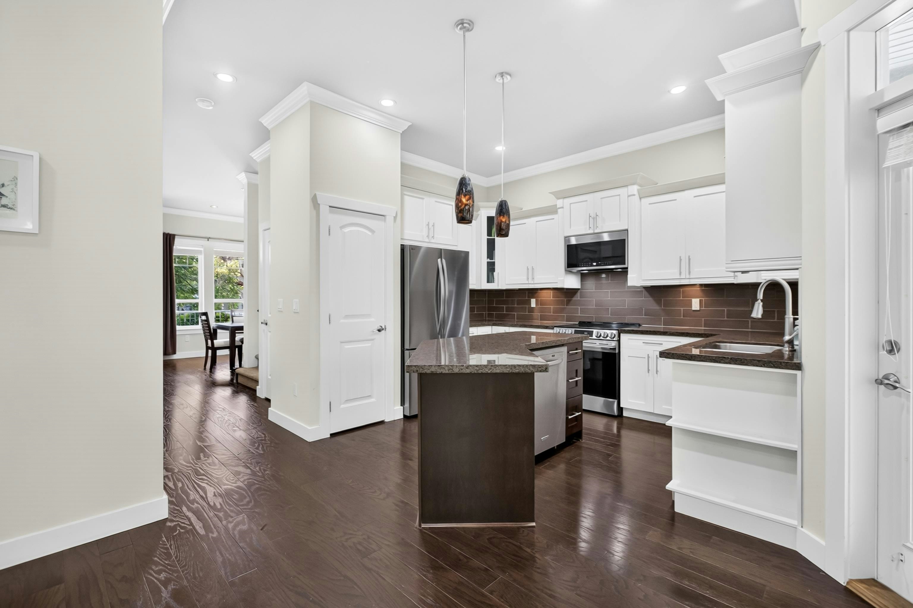 8266 211 Street, Langley, BC, V2Y 0E4 - 8