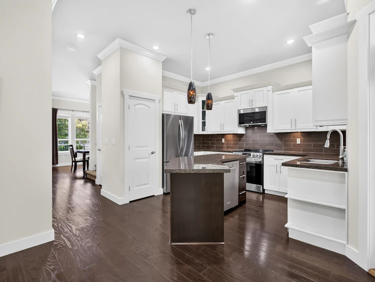 8266 211 Street, Langley, BC, V2Y 0E4 - 8