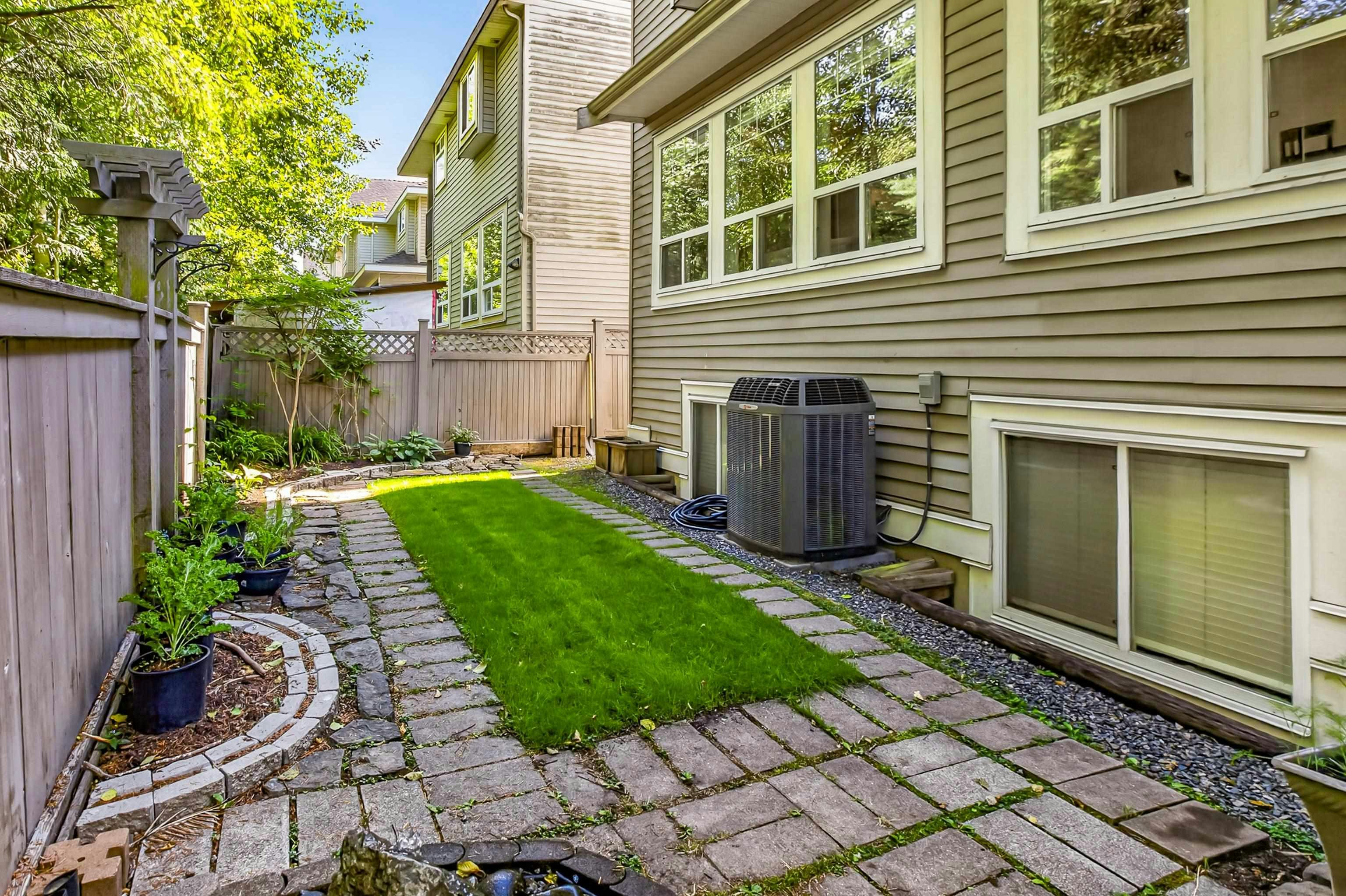 8266 211 Street, Langley, BC, V2Y 0E4 - 37