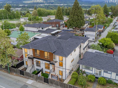 2-6740 Canada Way - 3