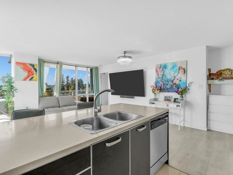 807-9981 Whalley Boulevard, Surrey, BC, V3T 0G6 - 11