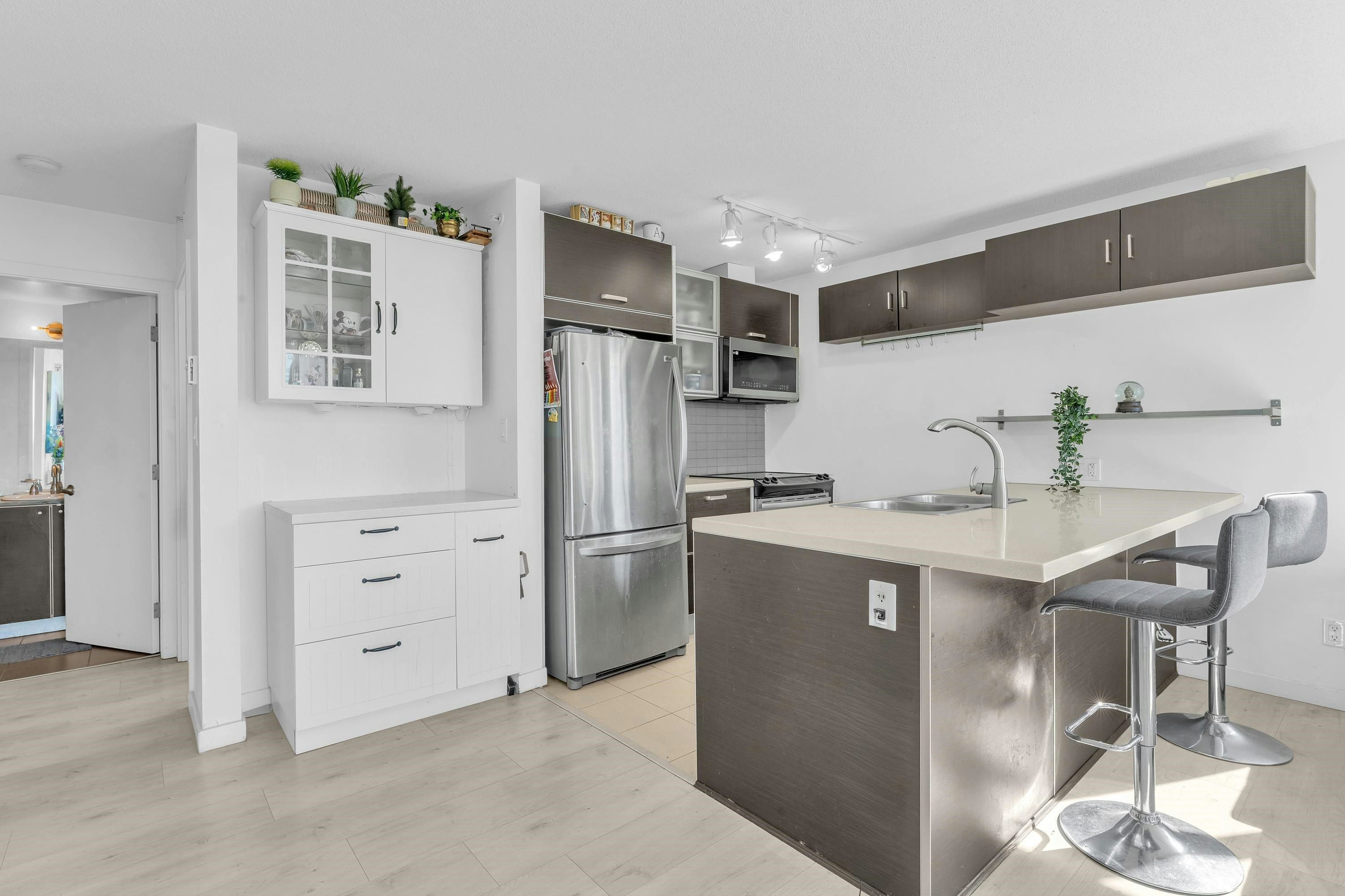 807-9981 Whalley Boulevard, Surrey, BC, V3T 0G6 - 13