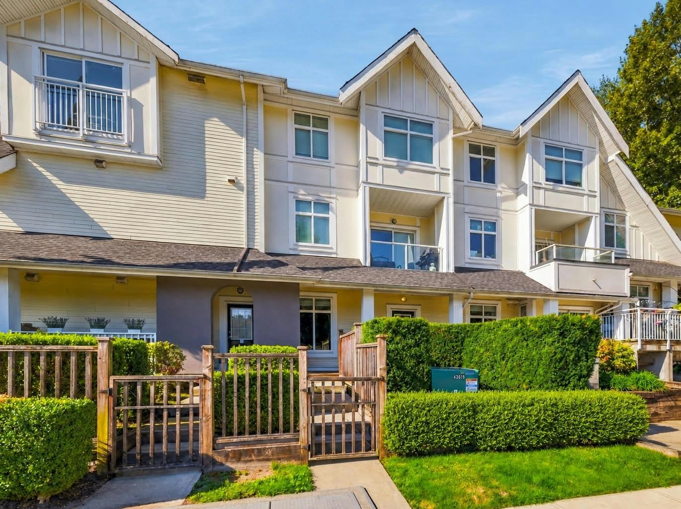 32-6965 Hastings Street, Burnaby, BC, V5B 1S9
