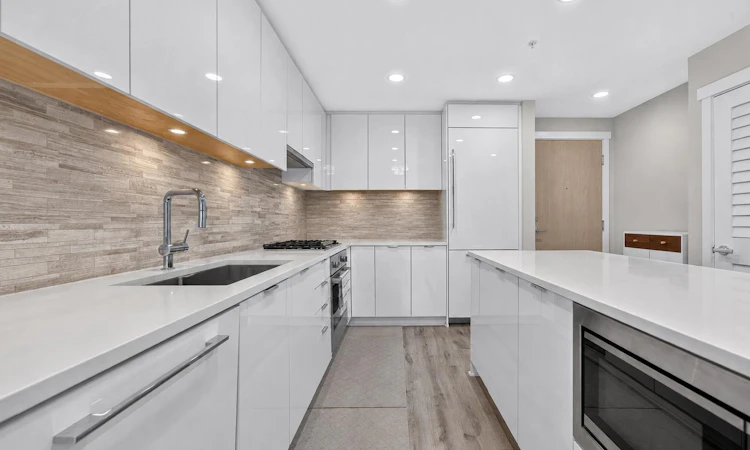 307-9233 Odlin Road