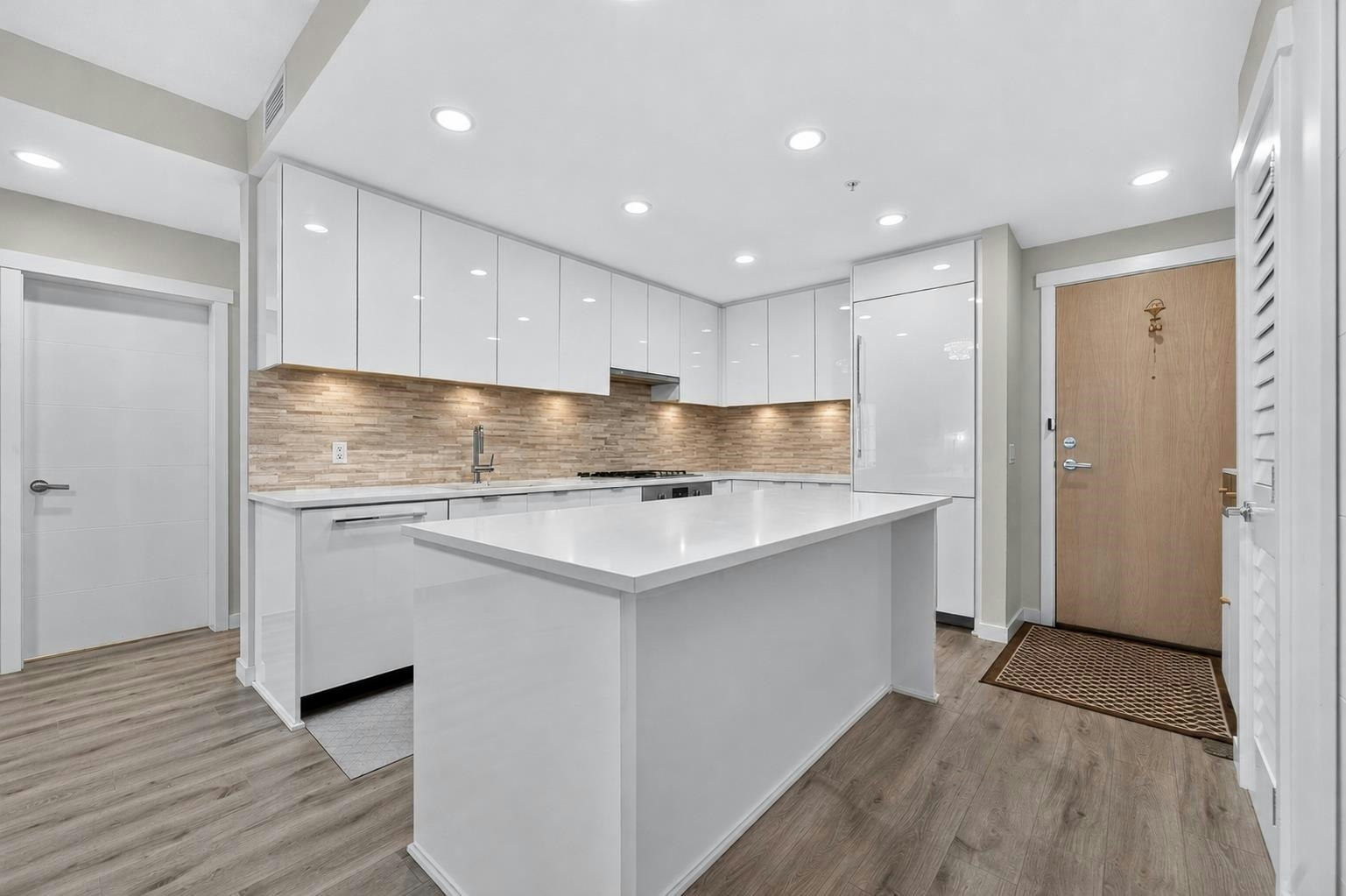 307-9233 Odlin Road - 2
