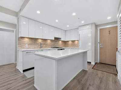 307-9233 Odlin Road - 2