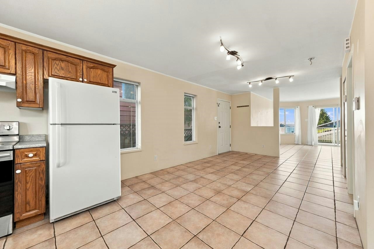 423-425 E 2nd Street - 5