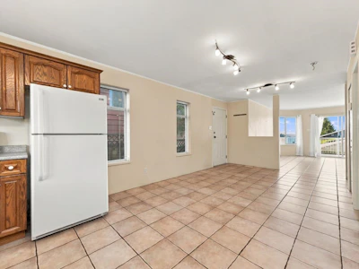 423-425 E 2nd Street - 5