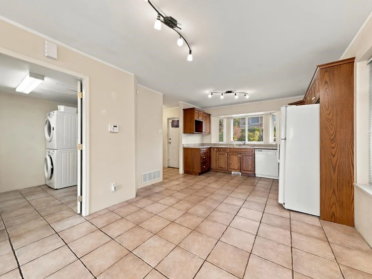 423-425 E 2nd Street, North Vancouver, BC, V7L 1C9 - 6