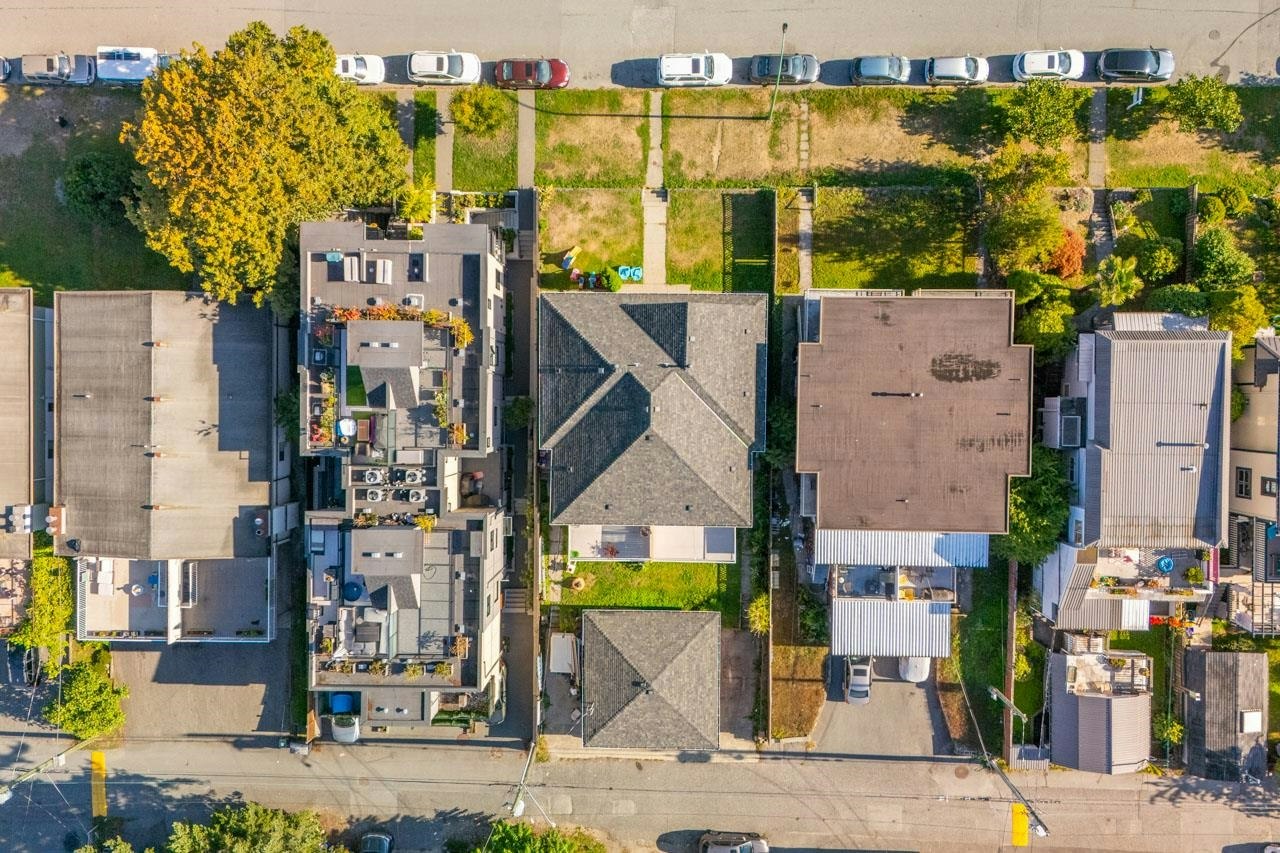 423-425 E 2nd Street, North Vancouver, BC, V7L 1C9 - 24