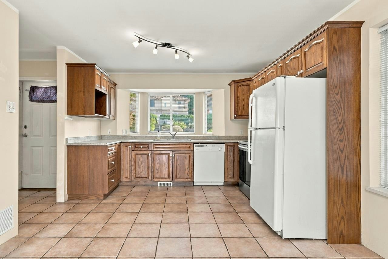 423-425 E 2nd Street - 4
