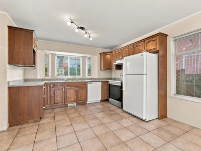 423-425 E 2nd Street - 3