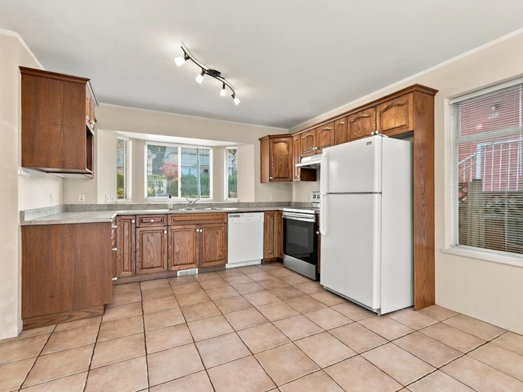 423-425 E 2nd Street, North Vancouver, BC, V7L 1C9 - 3