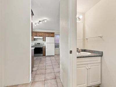 423-425 E 2nd Street - 2