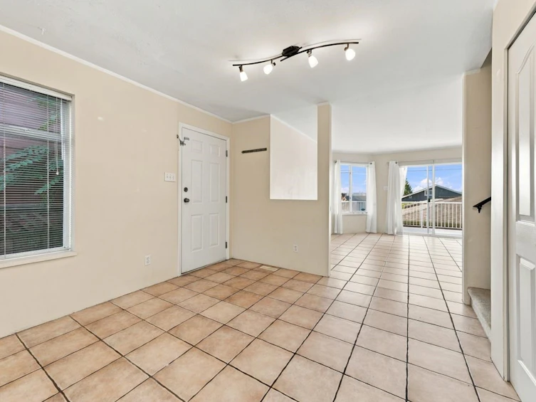 423-425 E 2nd Street, North Vancouver, BC, V7L 1C9 - 9