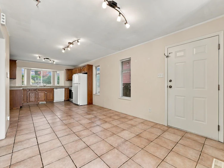 423-425 E 2nd Street, North Vancouver, BC, V7L 1C9 - 7