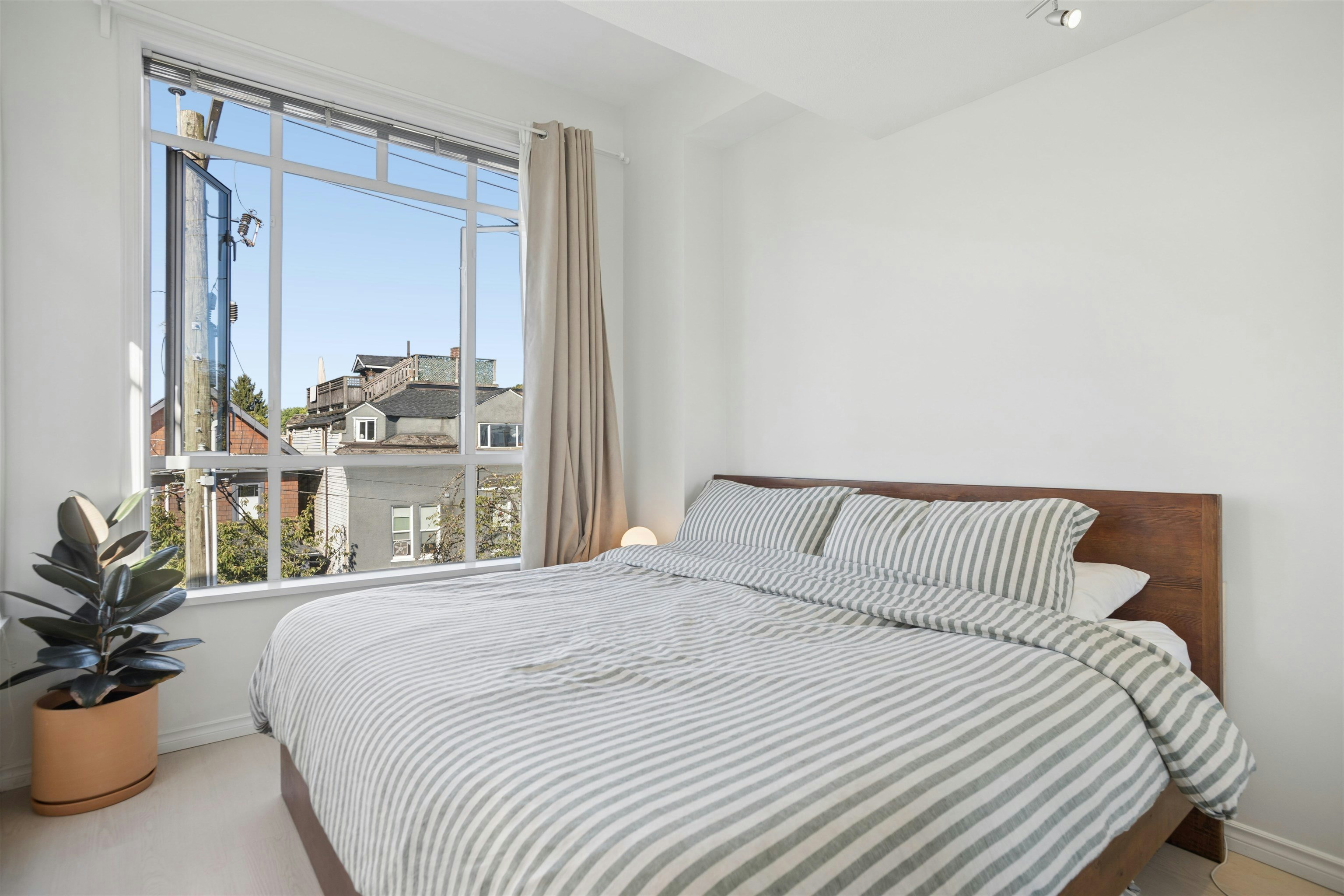 203-2190 W 5th Avenue, Vancouver, BC, V6K 1S2 - 9