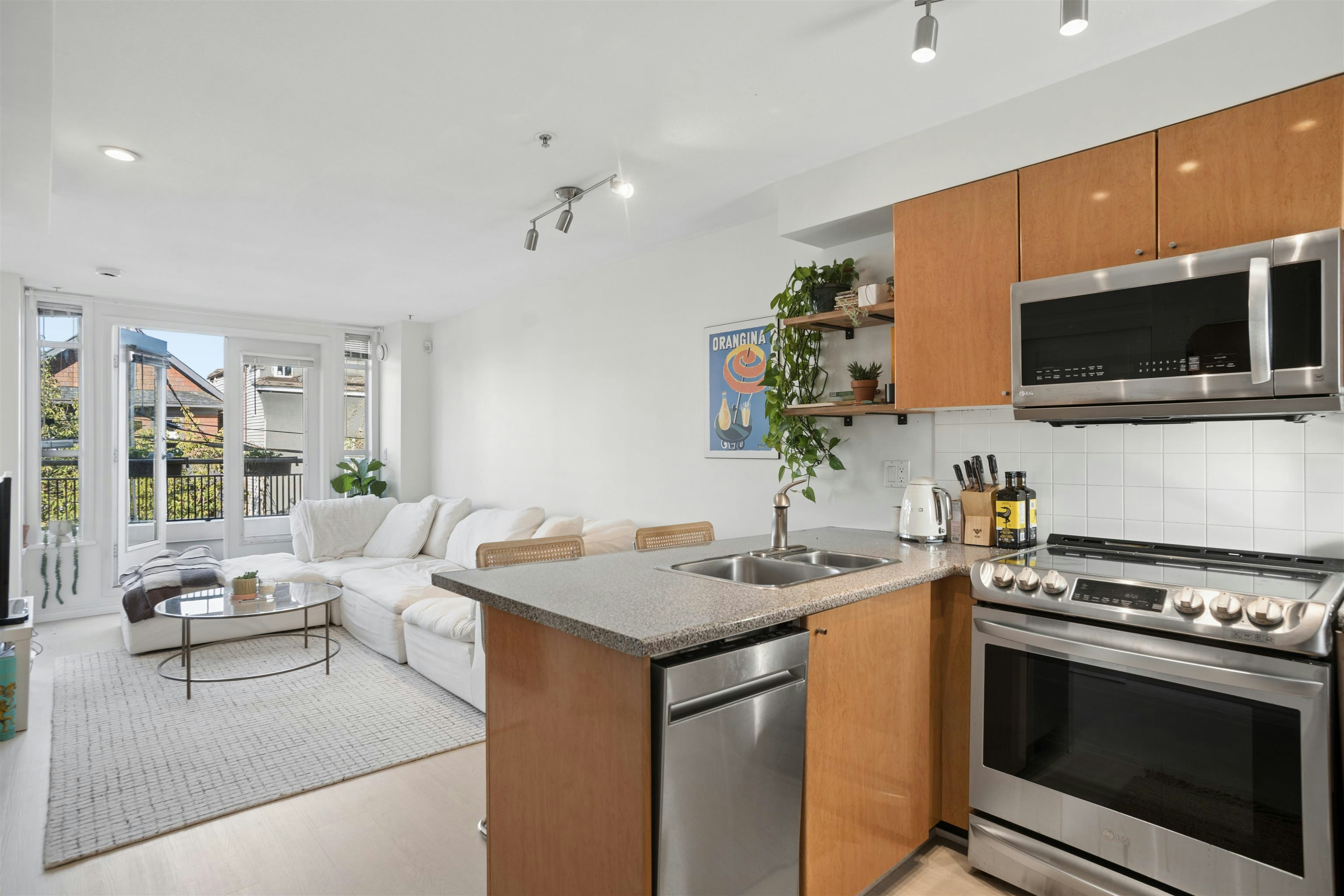 203-2190 W 5th Avenue, Vancouver, BC, V6K 1S2 - 6