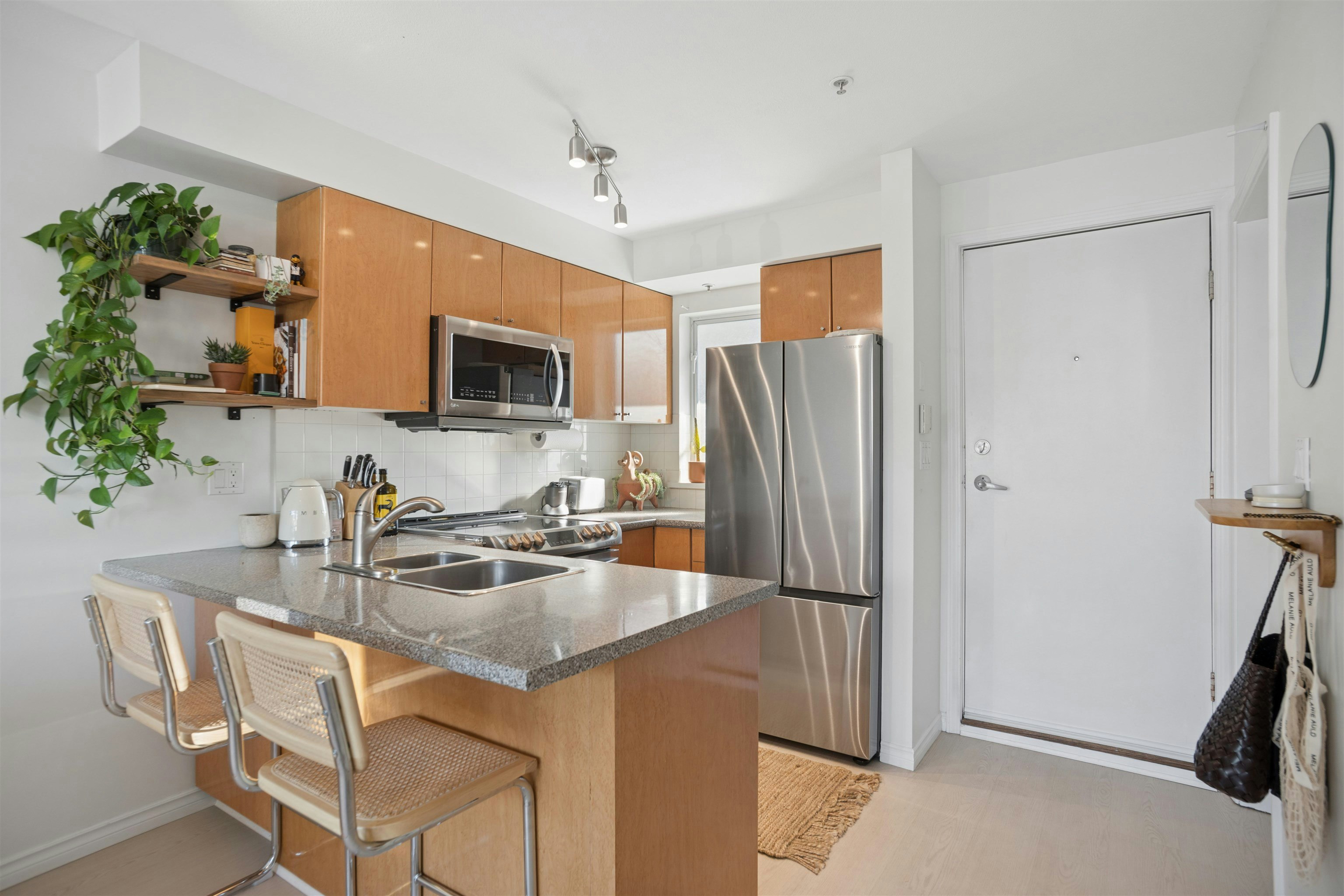 203-2190 W 5th Avenue - 4